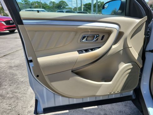 Used 2015 Ford Taurus SE FWD image 15