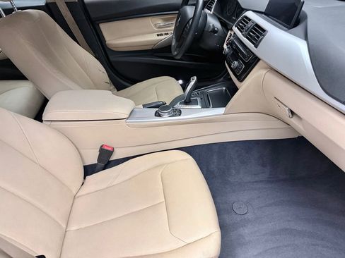 Used 2018 BMW 320i xDrive Sedan AWD/4WD image 12