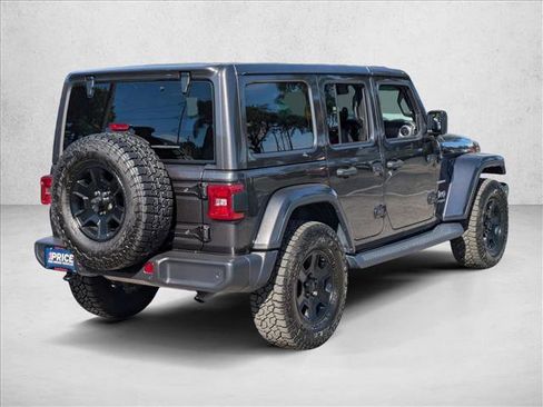 Used 2019 Jeep Wrangler Unlimited Sahara image 5