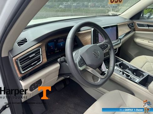 Used 2024 Volkswagen Atlas SE w/ Black Wheel Package image 13