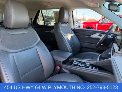 Certified 2025 Ford Explorer Active w/ Active Comfort Package RWD image 21