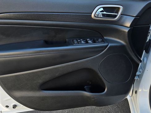 Used 2015 Jeep Grand Cherokee Altitude image 10