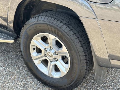 Used 2022 Toyota 4Runner SR5 image 5