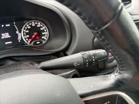 Used 2020 Jeep Renegade Latitude w/ Cold Weather Group image 35