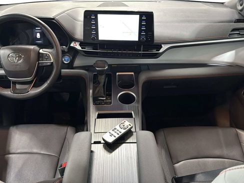 Used 2024 Toyota Sienna XSE AWD/4WD image 13