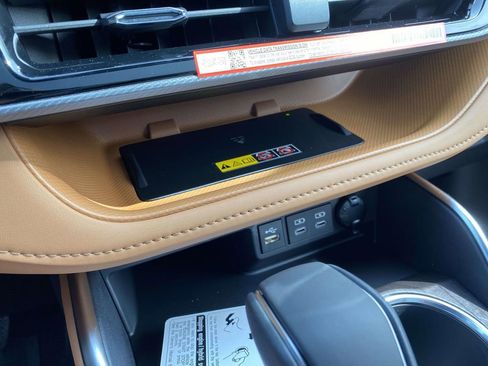 New 2026 Toyota Highlander Platinum image 16