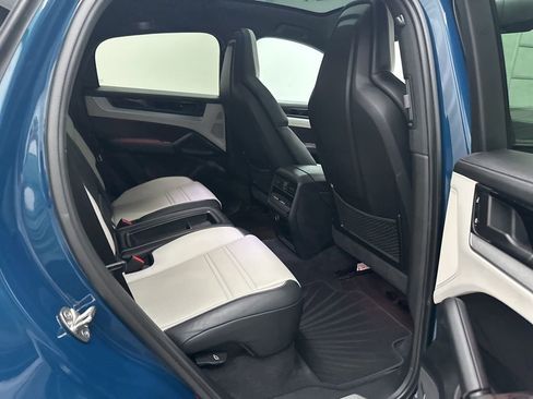 Used 2024 Porsche Cayenne Coupe image 26