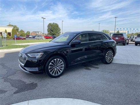 Used 2019 Audi e-tron Prestige image 2