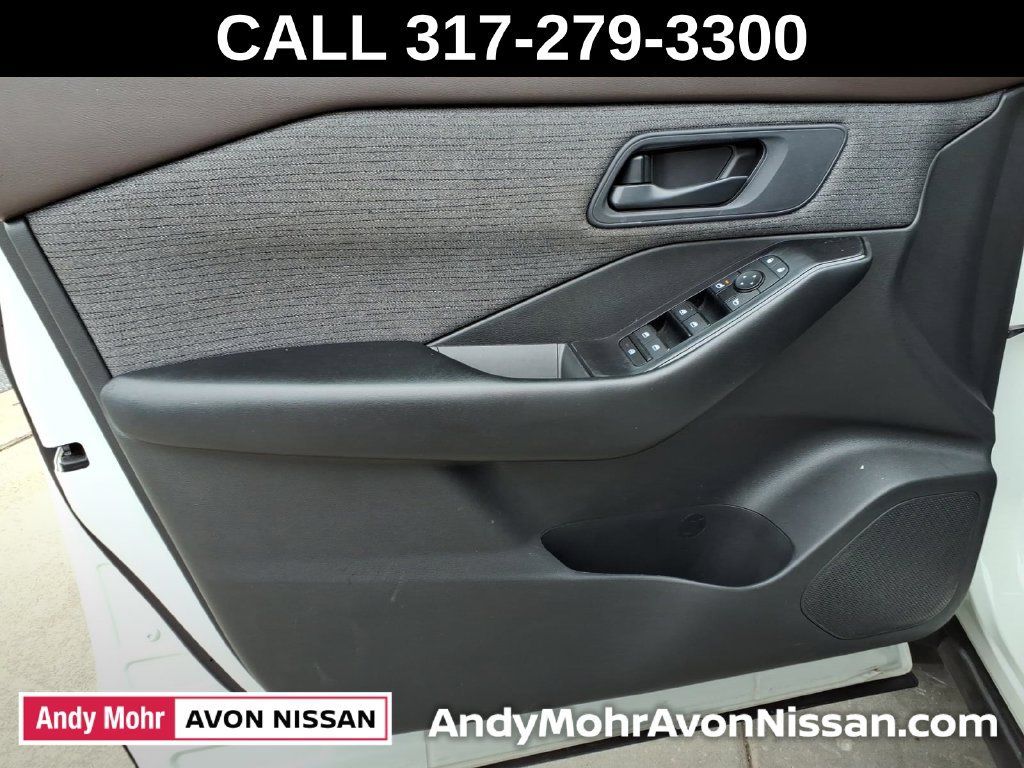 Used 2023 Nissan Rogue S AWD/4WD image 14