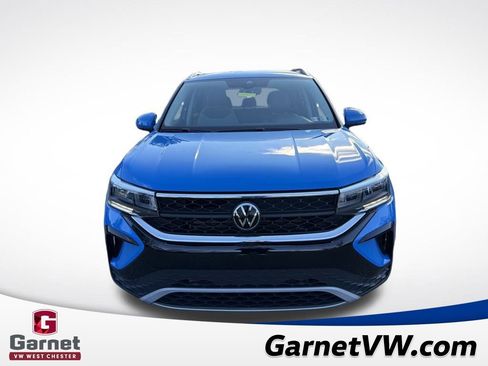 Certified 2023 Volkswagen Taos SE image 9