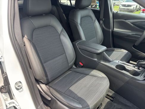 Used 2025 Buick Envista Preferred FWD image 37