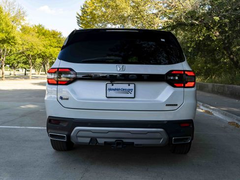 Used 2023 Honda Pilot Touring image 8