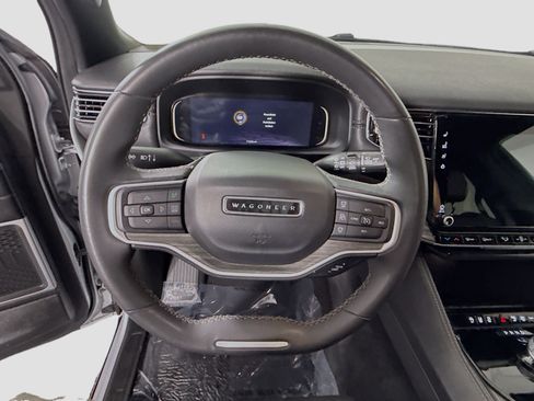 Used 2023 Jeep Wagoneer Series II RWD image 13