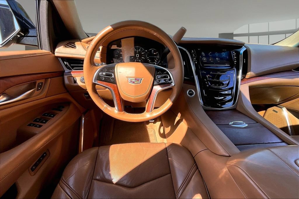 Used 2015 Cadillac Escalade Platinum AWD/4WD image 5