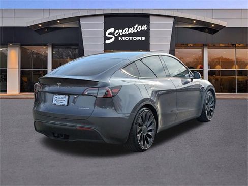 Used 2023 Tesla Model Y Performance image 5