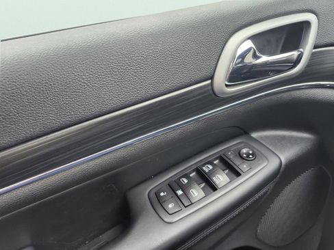 Used 2020 Jeep Grand Cherokee Limited image 18