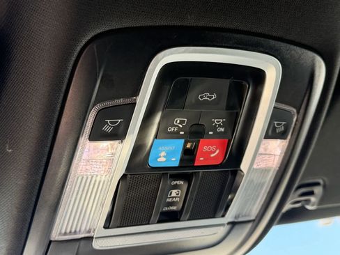 Used 2025 RAM 1500 Laramie image 15