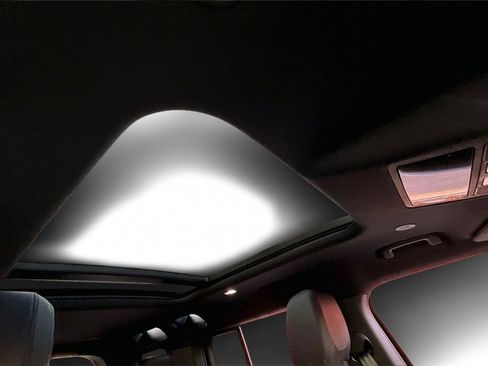 Used 2023 Land Rover Defender 110 X-Dynamic SE image 27