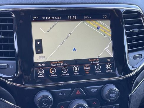 Used 2022 Jeep Grand Cherokee Limited image 17