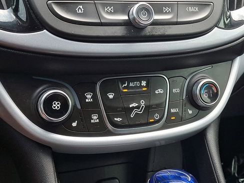 Used 2017 Chevrolet Volt LT w/ Comfort Package FWD image 18