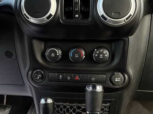 Used 2016 Jeep Wrangler Unlimited Sahara w/ Connectivity Group image 21