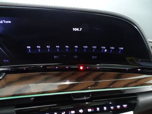 Used 2023 Cadillac Escalade Sport Platinum AWD/4WD image 17