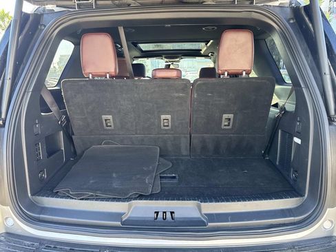Used 2023 Ford Expedition Limited image 9