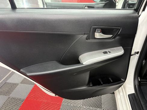 Used 2012 Toyota Camry SE w/ Preferred Accessory Pkg image 10