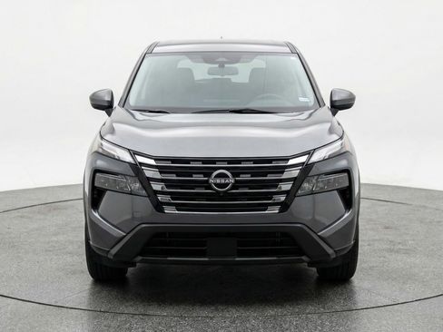 Used 2025 Nissan Rogue SV image 2