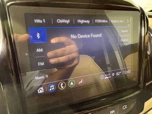 Used 2023 Chevrolet Traverse Premier FWD image 32