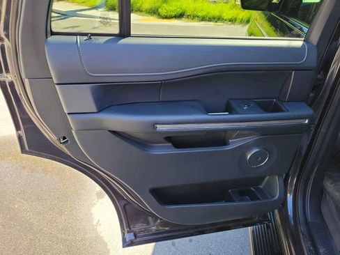 Used 2024 Ford Expedition XLT RWD image 16