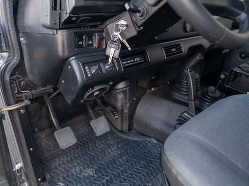 Used 1993 Land Rover Defender 110 AWD/4WD image 36