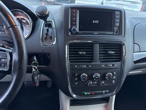 Used 2019 Dodge Grand Caravan SXT image 8