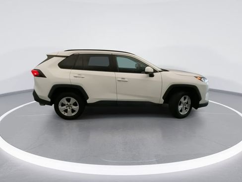 Used 2021 Toyota RAV4 XLE FWD image 5