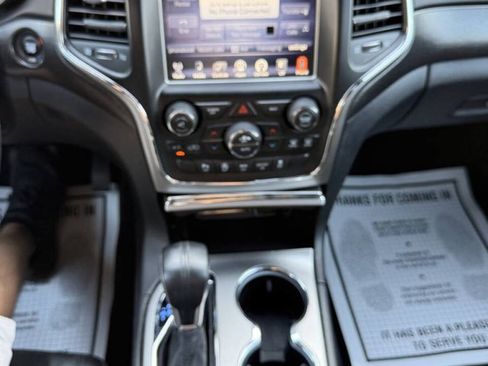 Used 2017 Jeep Grand Cherokee Altitude AWD/4WD image 8
