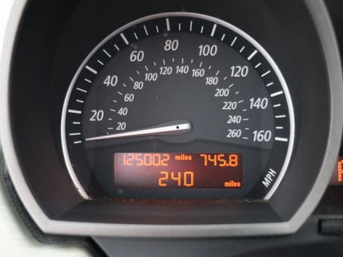 Used 2004 BMW Z4 2.5i image 9