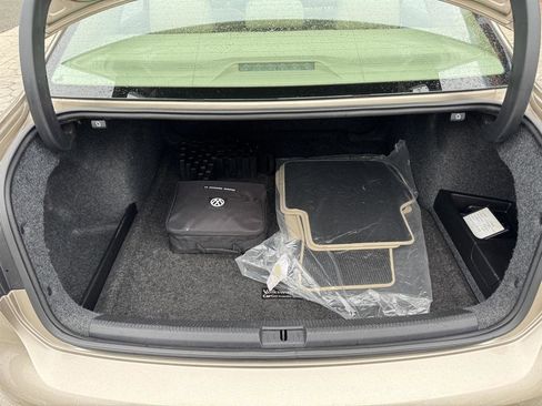 Used 2015 Volkswagen Passat TDI SEL Premium image 9