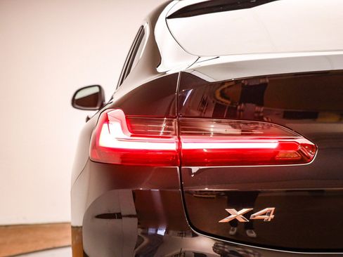 Used 2025 BMW X4 xDrive30i w/ Convenience Package image 10