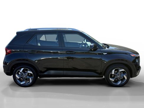 Certified 2026 Hyundai Venue SEL FWD image 6
