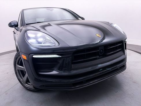 Used 2024 Porsche Macan image 3