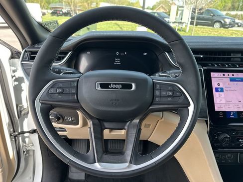 Certified 2025 Jeep Grand Cherokee Limited w/ Black Appearance Package AWD/4WD image 12