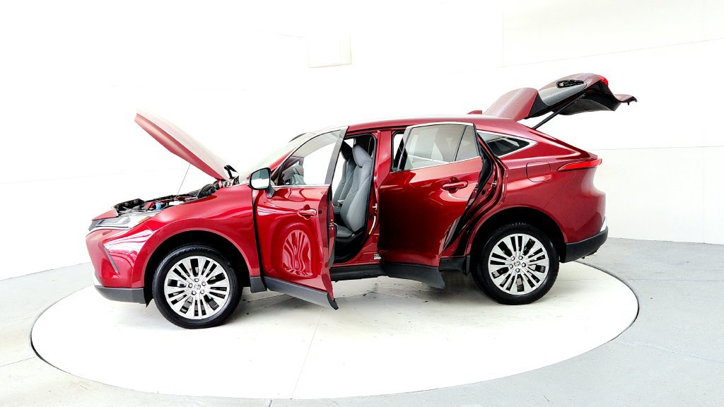 Certified 2024 Toyota Venza XLE AWD/4WD image 10