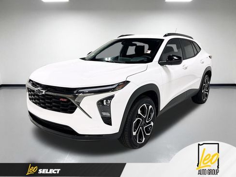 Used 2025 Chevrolet Trax RS w/ Driver Confidence Package FWD image 1