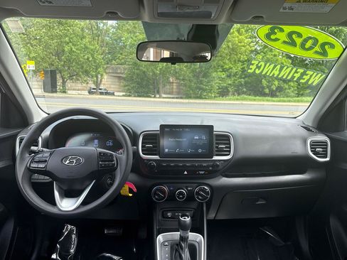 Used 2023 Hyundai Venue SE w/ Cargo Package FWD image 11