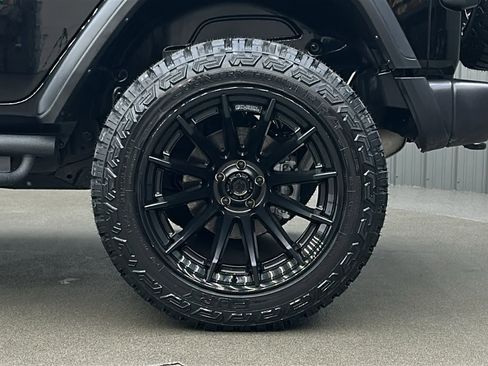 Used 2025 Jeep Wrangler Willys 4xe image 9