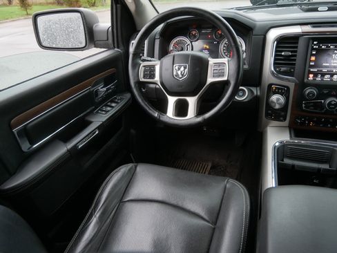 Used 2017 RAM 1500 Laramie w/ Convenience Group AWD/4WD image 9