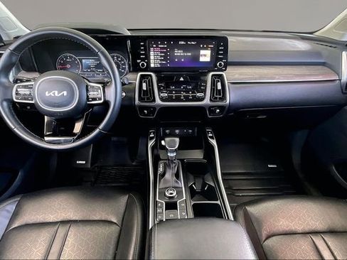Used 2023 Kia Sorento EX w/ Panoramic Sunroof Package FWD image 7