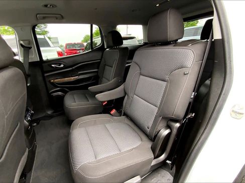 Used 2022 GMC Acadia SLE w/ Elevation Edition FWD image 19
