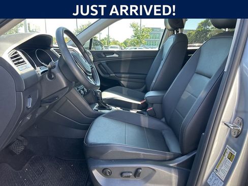 Used 2020 Volkswagen Tiguan SE w/ Panoramic Sunroof Package image 12
