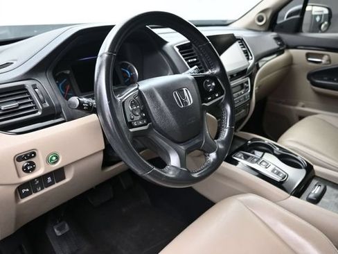 Used 2019 Honda Pilot Touring image 18